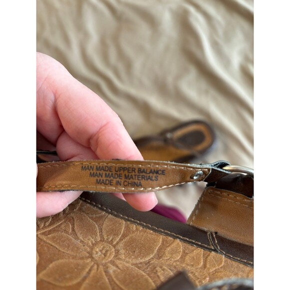B.O.C. Brown Strappy Sandals size 11 - Picture 4 of 6